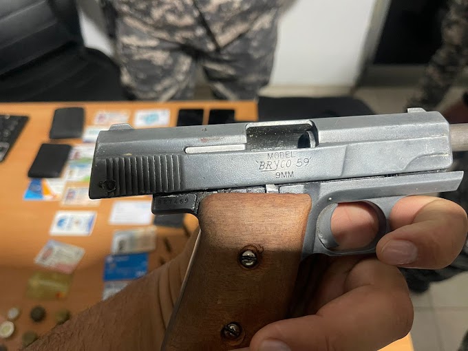 Apresan cabo ERD tras enfrentar patrulla policial en Esperanza.