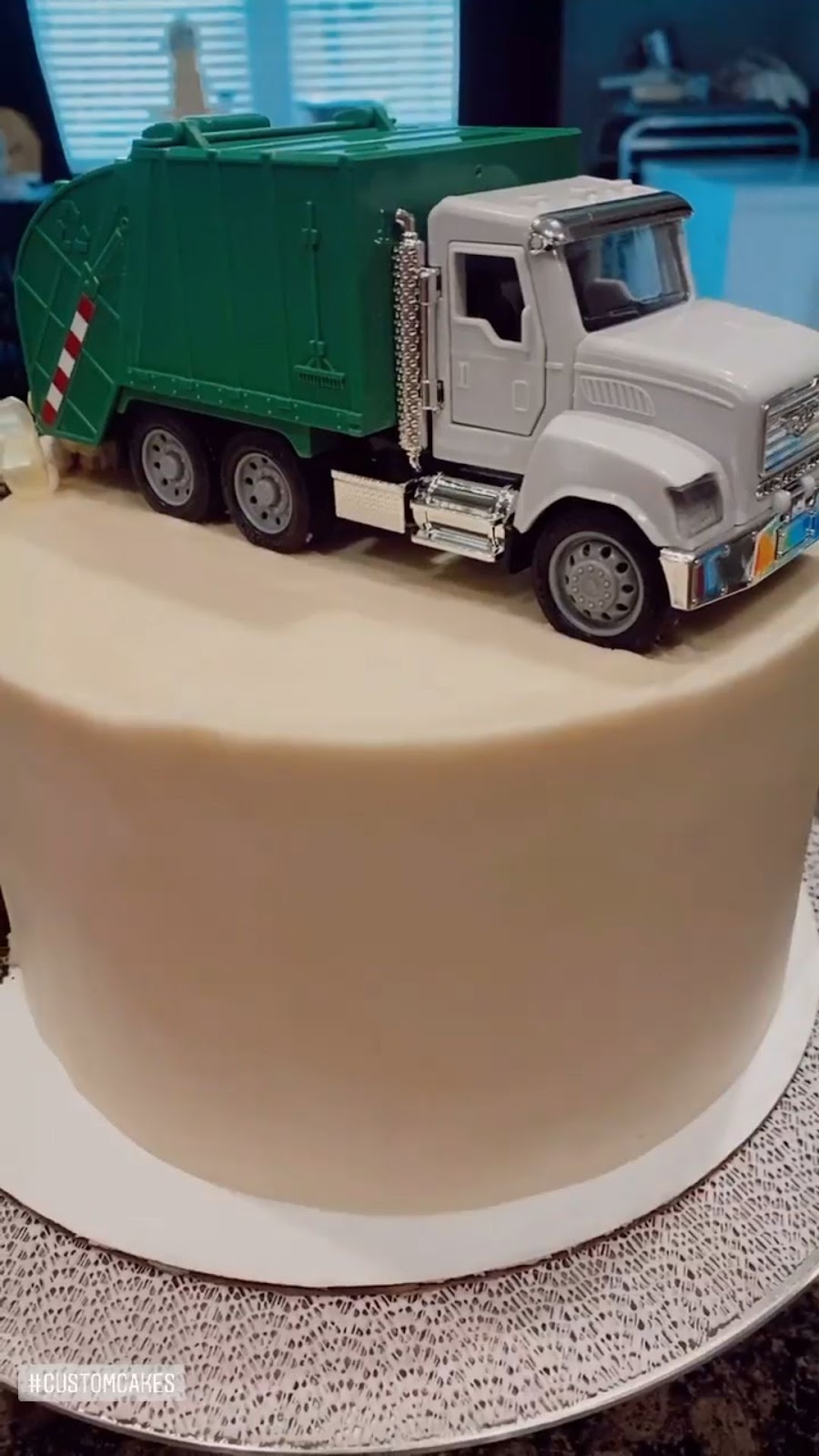 cake with trucks