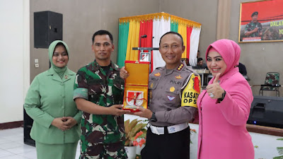 Personel Ditlantas Polda Aceh Gelar Halabilhalal dan Apel Sinergitas TNI - Polri bersana Jajaran Yonif 112 DJ