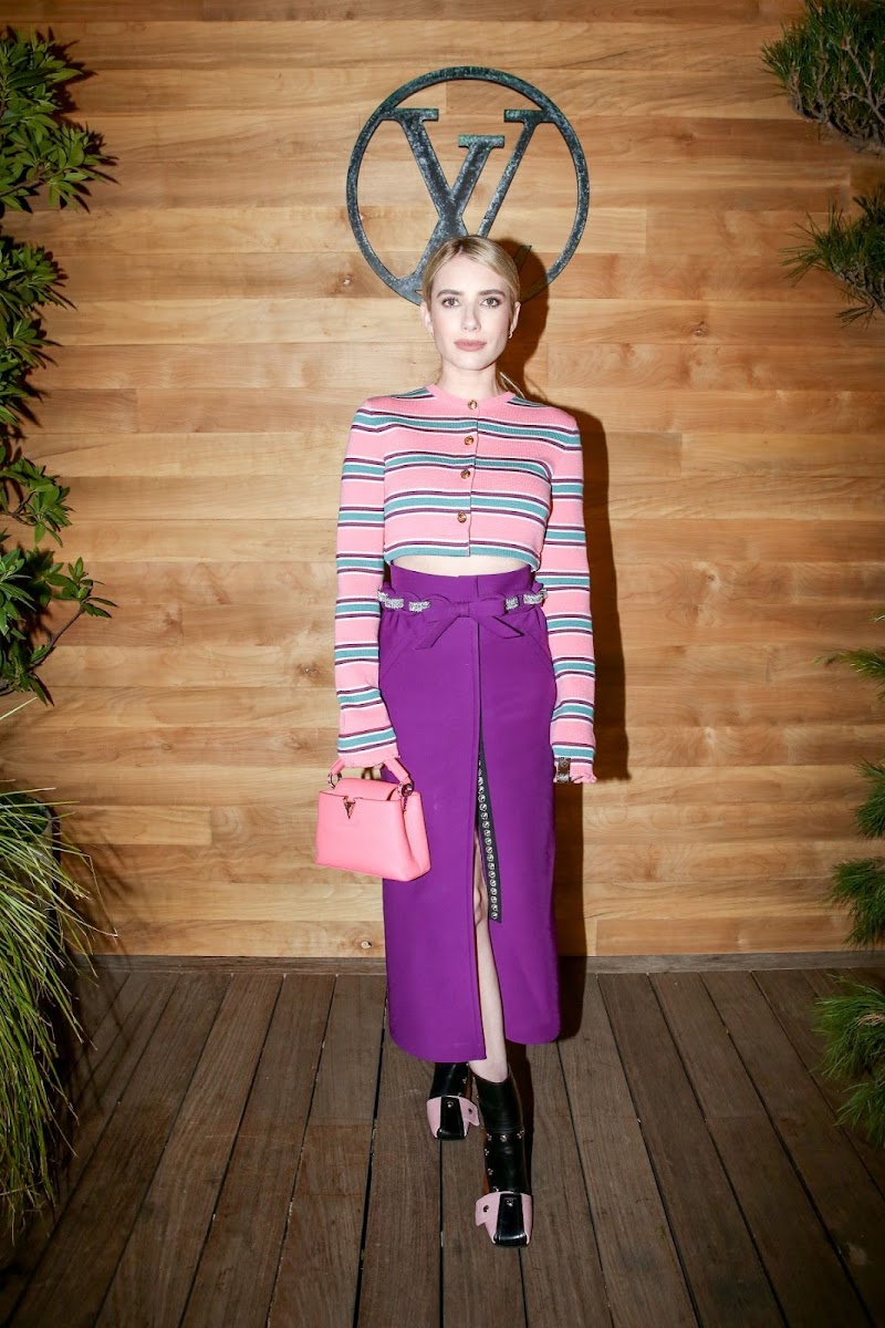 Emma Roberts Clicks at Louis Vuitton and Nicolas Ghesquiere Celebrate an Evening with Friends in Malibu 19 nov-2021