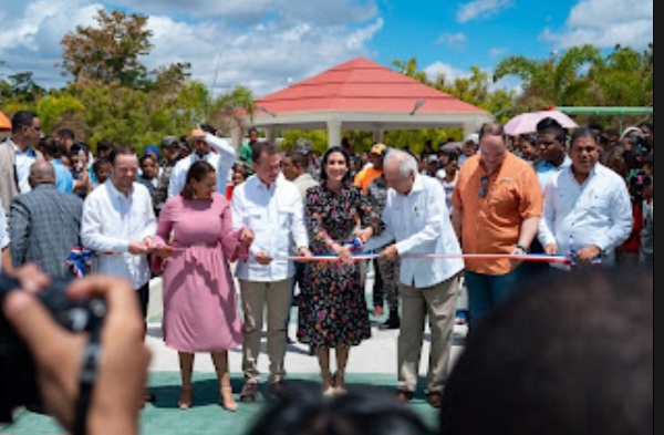  CAC, primera dama y MICM inauguran Parque Municipio Las Salinas