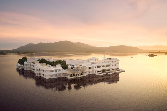 taj lake palace udaipur - travelwithsd