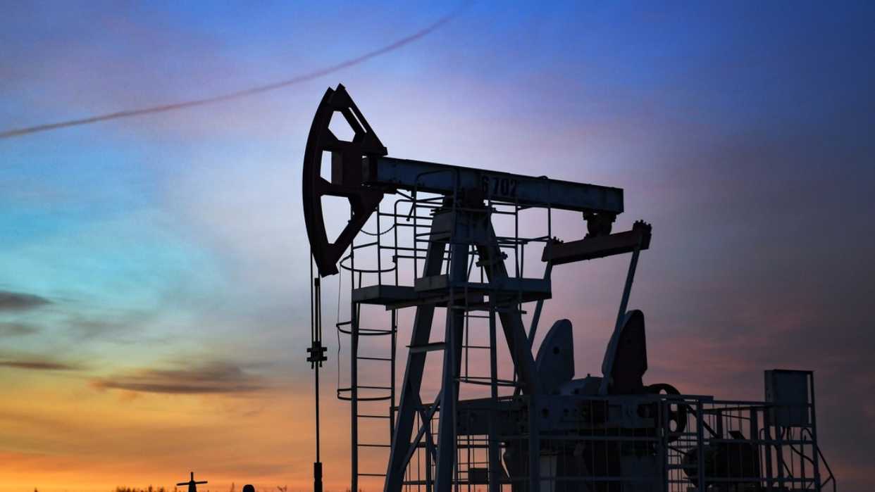 Arabia Saudita prolongará la reducción de la producción petrolera