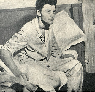 Gérard Philipe au réveil (Cinémonde, 1948)