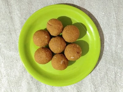 Besan Ke Laddu Recipe In Hindi