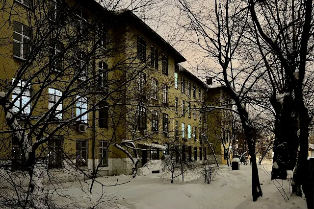 Мантулинская улица, военный комиссариат Тверского района ЦАО г. Москвы – бывший жилой дом для работников сахарорафинадного завода (построен в 1914 году)