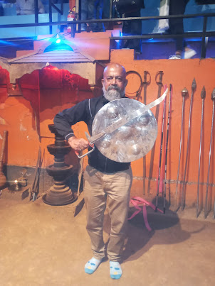 After the show audience took photos in Kalaripayattu costume.