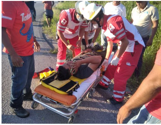 México: Joven cae de motocicleta en el Libramiento Poniente
