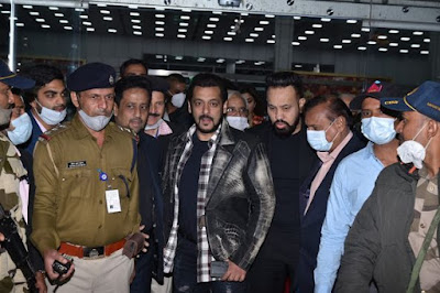 Salman, Shilpa Shetty and Anil Kapoor arrive in Jaipur to attend the wedding of Praful Patel's son
