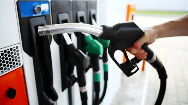 Governadores decidem encerrar congelamento do ICMS sobre gasolina e diesel