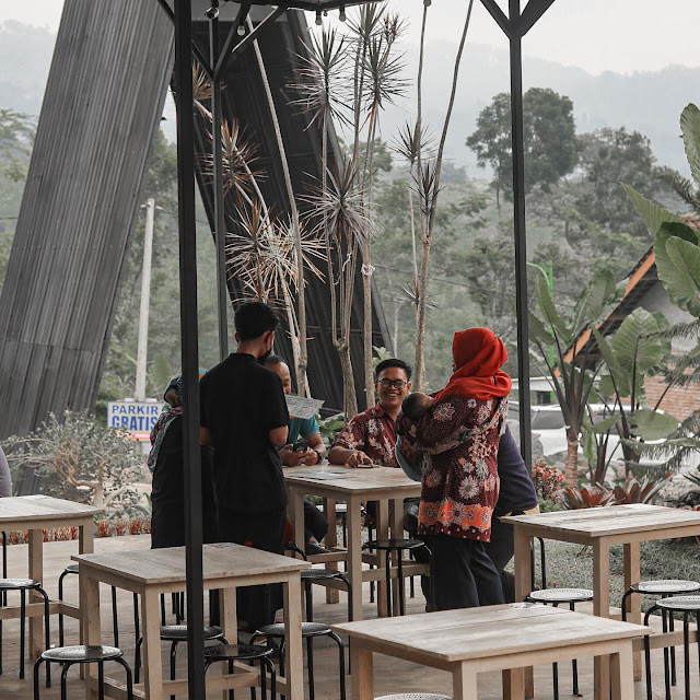 Lokasi dan Harga Menu Grande Garden Cafe Prigen Terbaru  Lokasi dan Harga Menu Grande Garden Cafe Prigen Terbaru