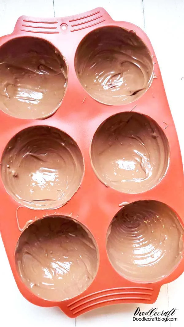 Repeat the chocolate spreading process for each of the cavities in the mold.