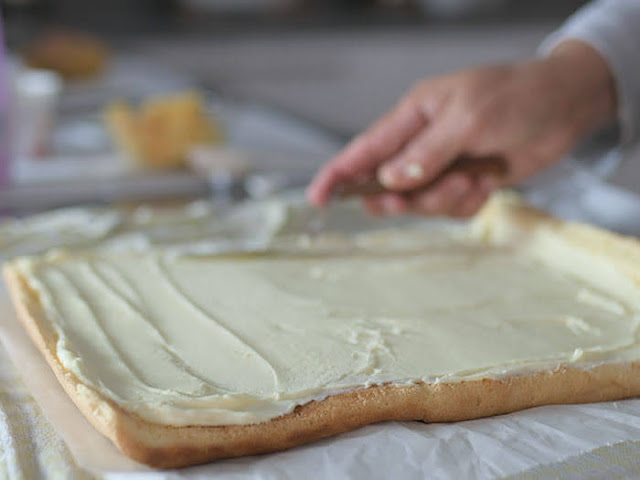 Once the cake has cooled down, spread mascarpone cheese.