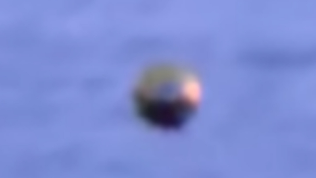 This UFO has an amazing similarity to the Thirdphaseofmoon YouTube Channel 2 UFO Globes.