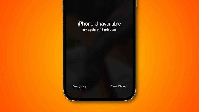 لقطة شاشة لجهاز iPhone مع ظهور رسالة "iPhone Unavailable" على شاشة القفل وخيار "Erase iPhone" في أسفل اليمين ، على خلفية متدرجة زاهية
