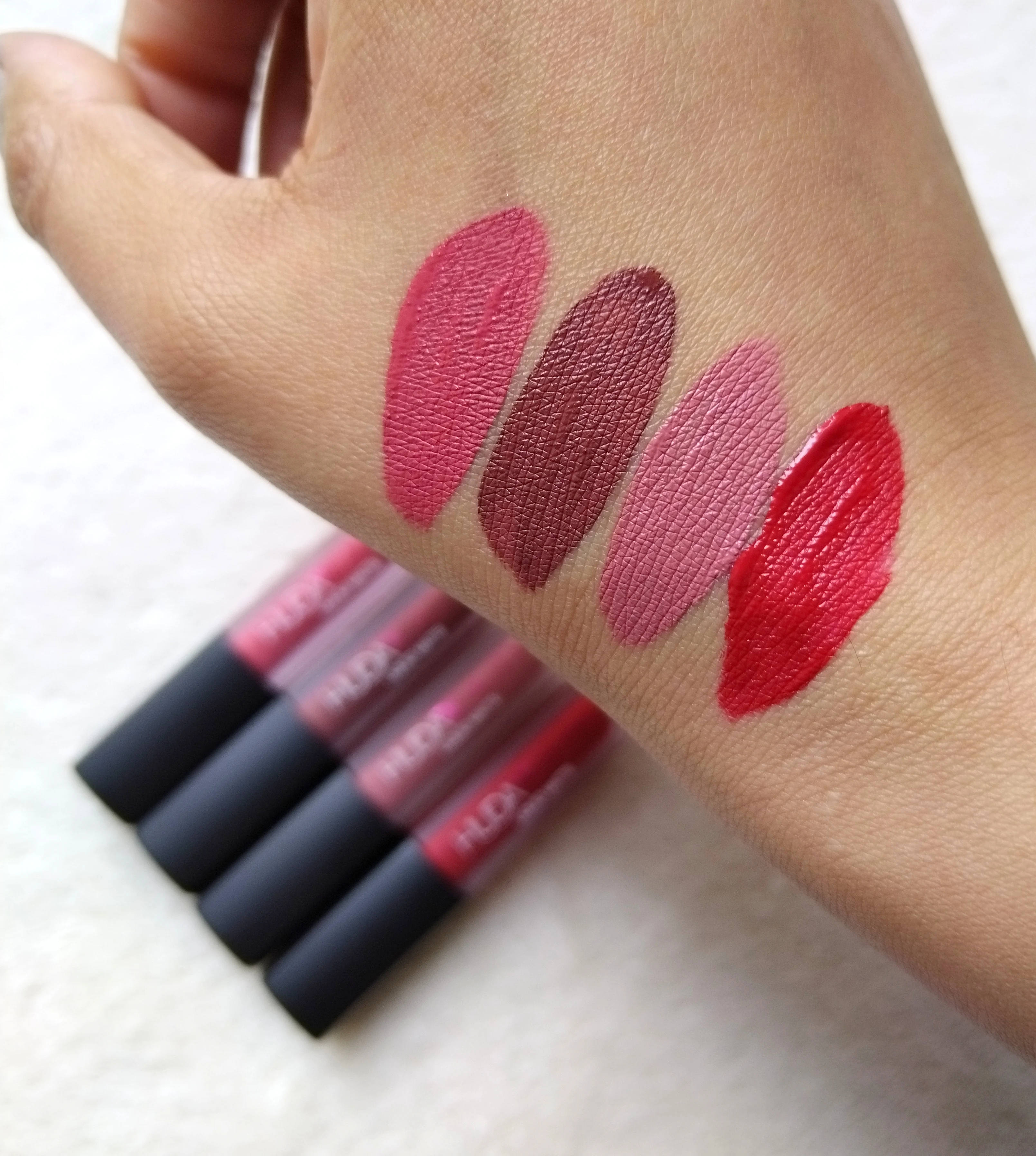 HUDA BEAUTY : Valentine's Day Liquid Matte Lipstick Mini Quad Tear & Share, le kit à partager ou pas! (swatch) 💄👄💕