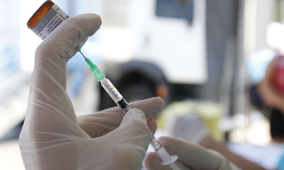 Dados científicos mostram que os totalmente vacinados se tornaram “super disseminadores” de covid
