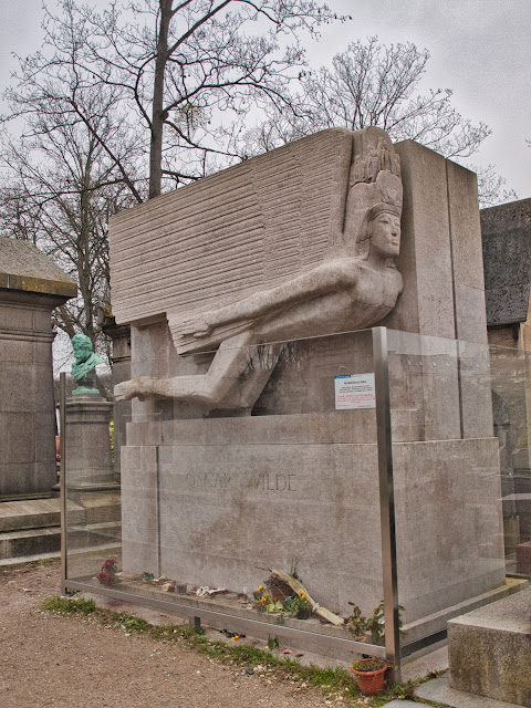 jiemve, Paris,cimetière, Père Lachaise, Oscar Wilde, sphinx