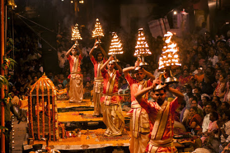 varanasi aarti images 2022-travelwithsd