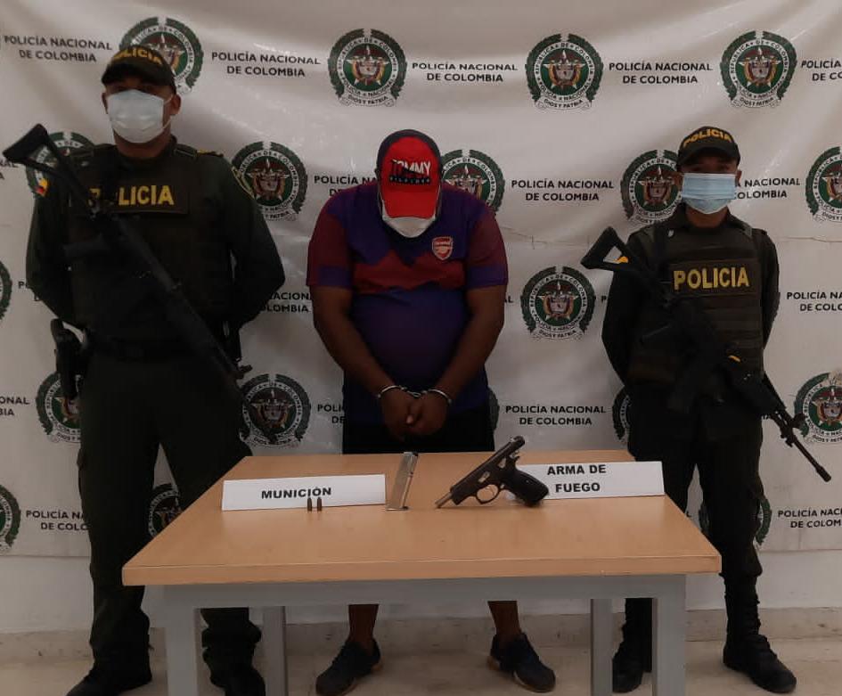 https://www.notasrosas.com/ En La Punta De Los Remedios, Policía Guajira capturan hombre, con arma de fuego ilegal