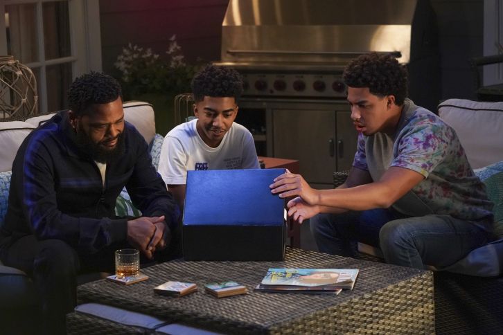 Black-ish - Episode 8.07 - Sneakers By The Dozen - Promotional Photos + Press Release