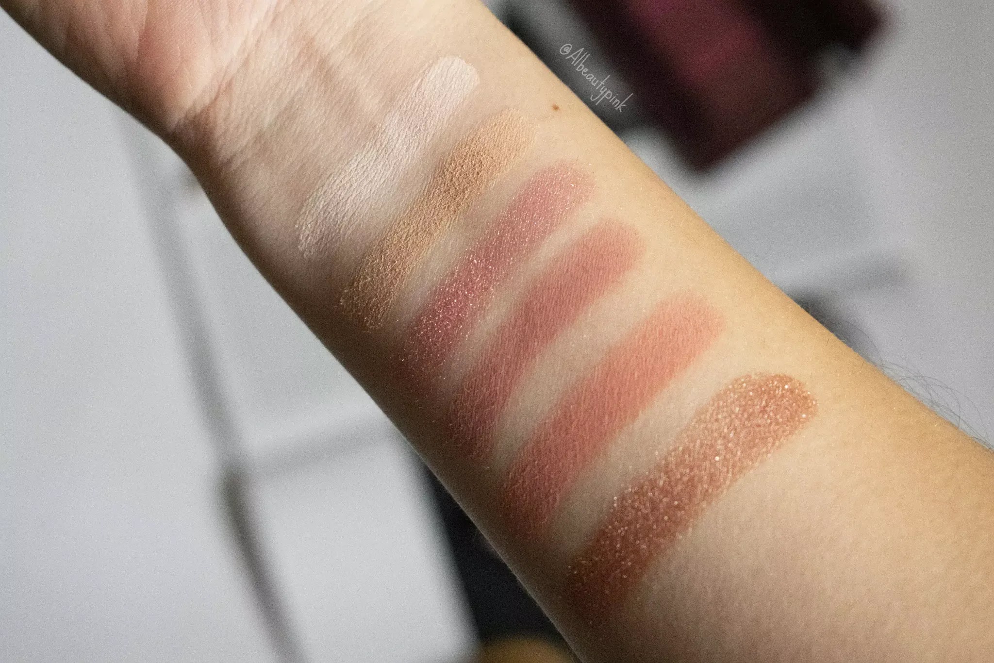 Naked Cherry de Urban Decay swatches