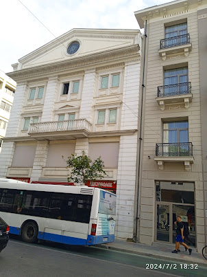 Διχογνωμίεςτι μπάτσοι τι Απάτσι)