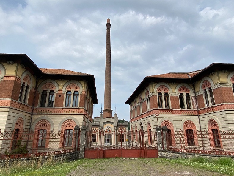 Il villaggio operaio di Crespi d'Adda lungo il fiume Adda