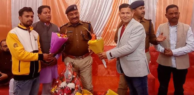  उत्तराखण्ड पुलिस: एसएचओ भुवन चंद पुजारी के नेतृत्व में शिव भण्डारे का आयोजन