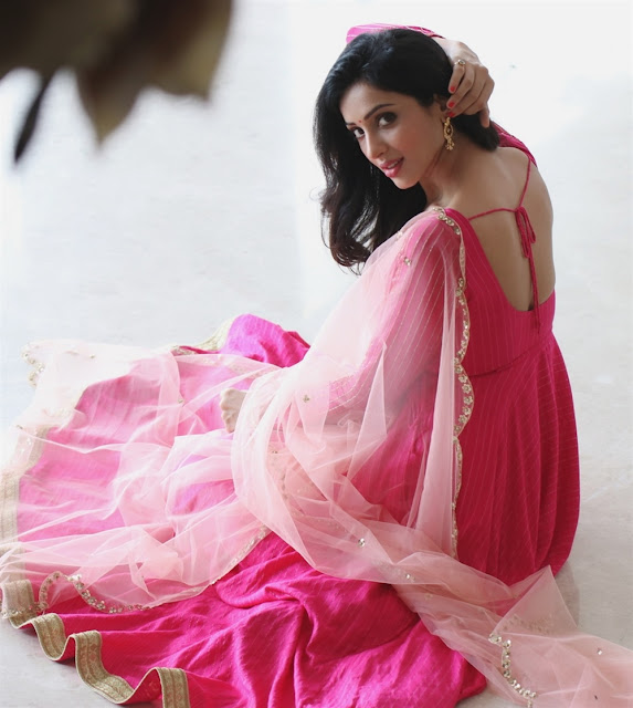 Actress Riya Suman Looking Beautiful In Pink Dress 6