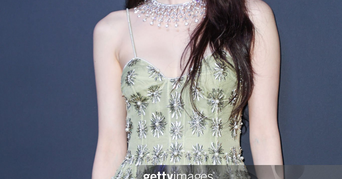 [theqoo] HAN SOHEE’S 2ND DRESS AT THE CANNES FILM FESTIVAL
