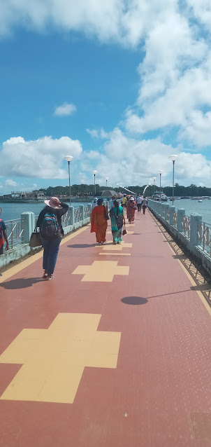 Walkway to boarding Ferry at Aberdeen Jetty in Marina Park.