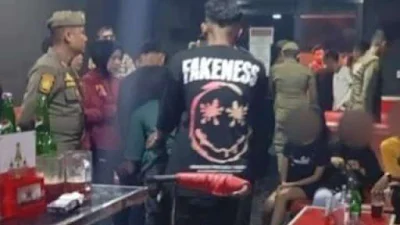 Satpol PP Kota Padang Amankan Tujuh Pengunjung Kafe Karaoke di Kawasan Padang Barat