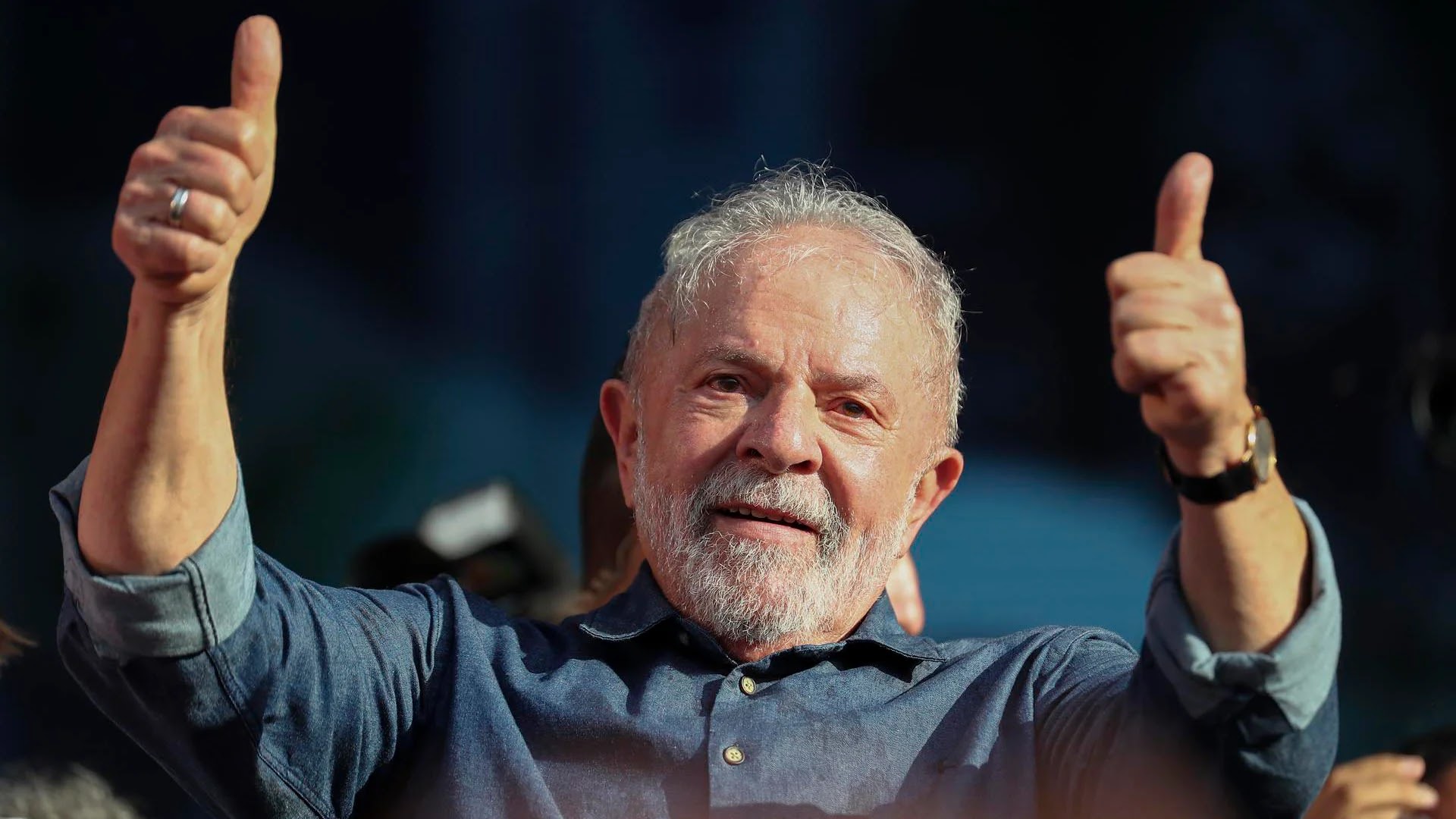 Lula da Silva sigue liderando la carrera para la presidencia brasileña, revela encuesta de opinión