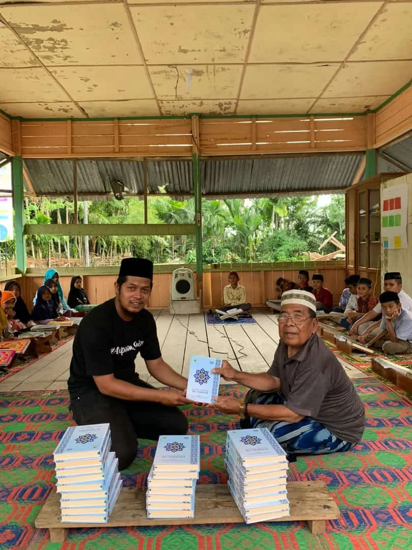 Komunitas ASAG Nagan Raya Salurkan Wakaf Quran 350 Eksemplar untuk Dayah dan dan Balai Pengajian