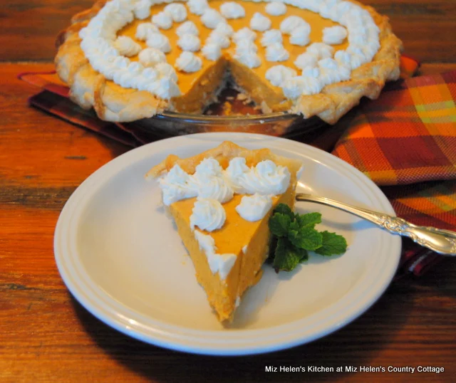 Retro Pumpkin Marshmallow Pie at Miz Helen's Country Cottage