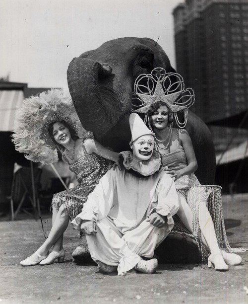 Fotografías de artistas de circo en el backstage en las décadas de 1920 y 1930