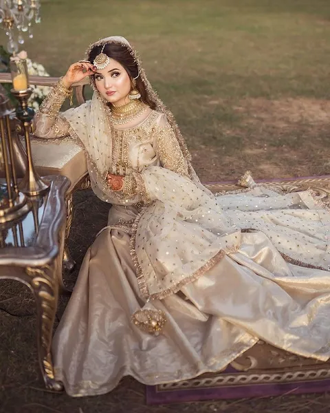 Rabeeca Khan All dolled up in alluring wedding dress by Faiza Salon