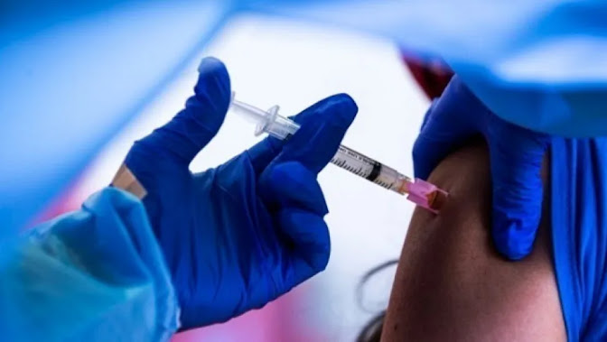 The LANCET: Οι εμβολιασμένοι μεταδίδουν εξίσου και συχνά νοσούν πιο βαριά από τους ανεμβολίαστους