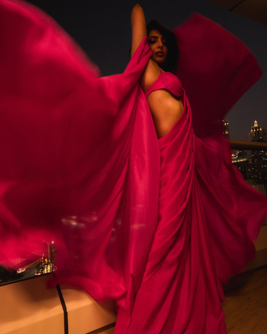 Dubai Dazzles with Samantha Ruth Prabhu's Pink Saree Magic – Must See!