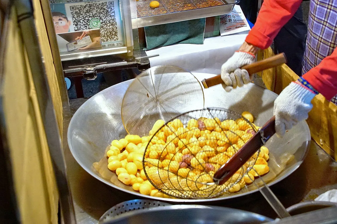 [台南][夜市] 南台灣美食地瓜球（邱）｜復華夜市排隊小吃｜食記