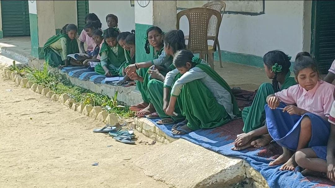 झारखण्ड में सरकारी स्कूलों की बदहाली , छात्रों का भविष्य अंधकार में ,शिक्षकों कर रहे है  मनमानी