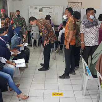 Plt Camat Sagulung Tinjau Pos Pelaksanaan Vaksinasi Covid-19 di Wilayah Kecamatan Sagulung