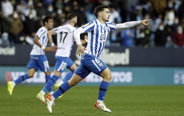 Un mejor Málaga saca un empate ante el Sporting (2-2)