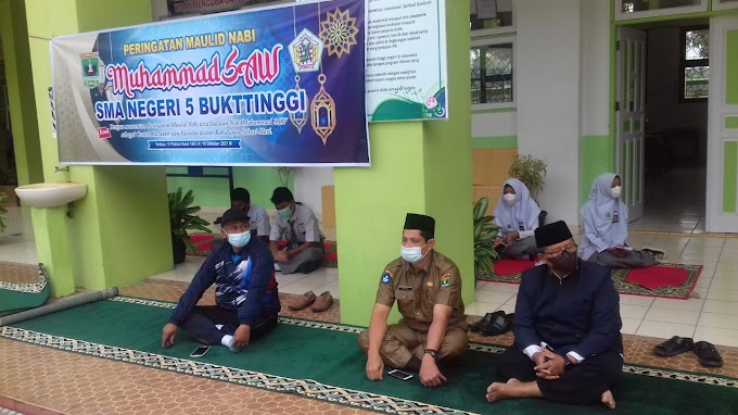 Peringati Maulid Nabi, Ustadz Aildil Ajak Siswa SMA 5 Bukittinggi Tauladani Sifat Rasulullah