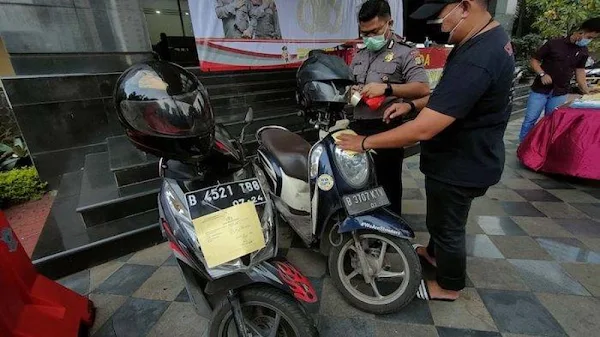 Polda Metro Jaya telah meringkus pelaku pengeroyokan Ketua Umum DPP Komite Nasional Pemud Pelaku Pengeroyokan Haris Pertama Ditangkap, Barang Bukti Dua Sepeda Motor Disita