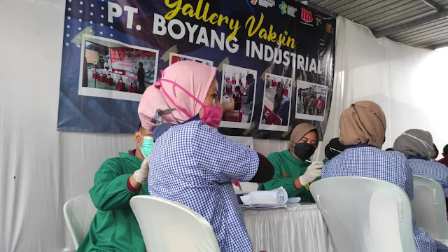 Polda Jateng Laksanakan Vaksinasi Massal Bagi Pekerja Pabrik PT Boyang Industrial