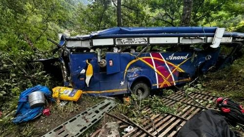 उत्तरकाशी में भीषण सड़क हादसा, खाई में गिरी यात्रियों से भरी बस, 8 लोगों की मौत, 27 घायल