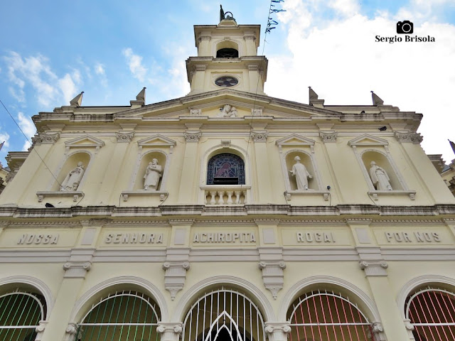 Perspectiva inferior da fachada da famosa Paróquia Nossa Senhora Achiropita no Bixiga / Bela Vista