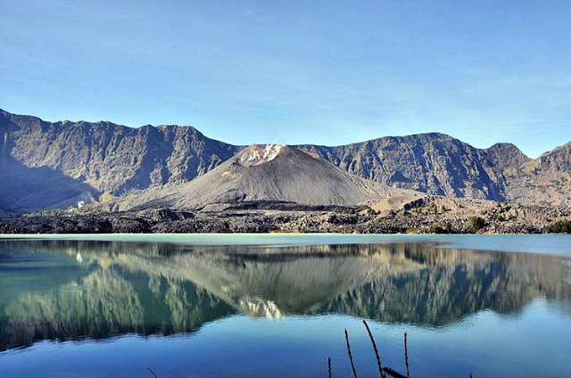 Mendaki Gunung Rinjani, Tantangan Dan Keindahan Alam Lombok Yang Memukau